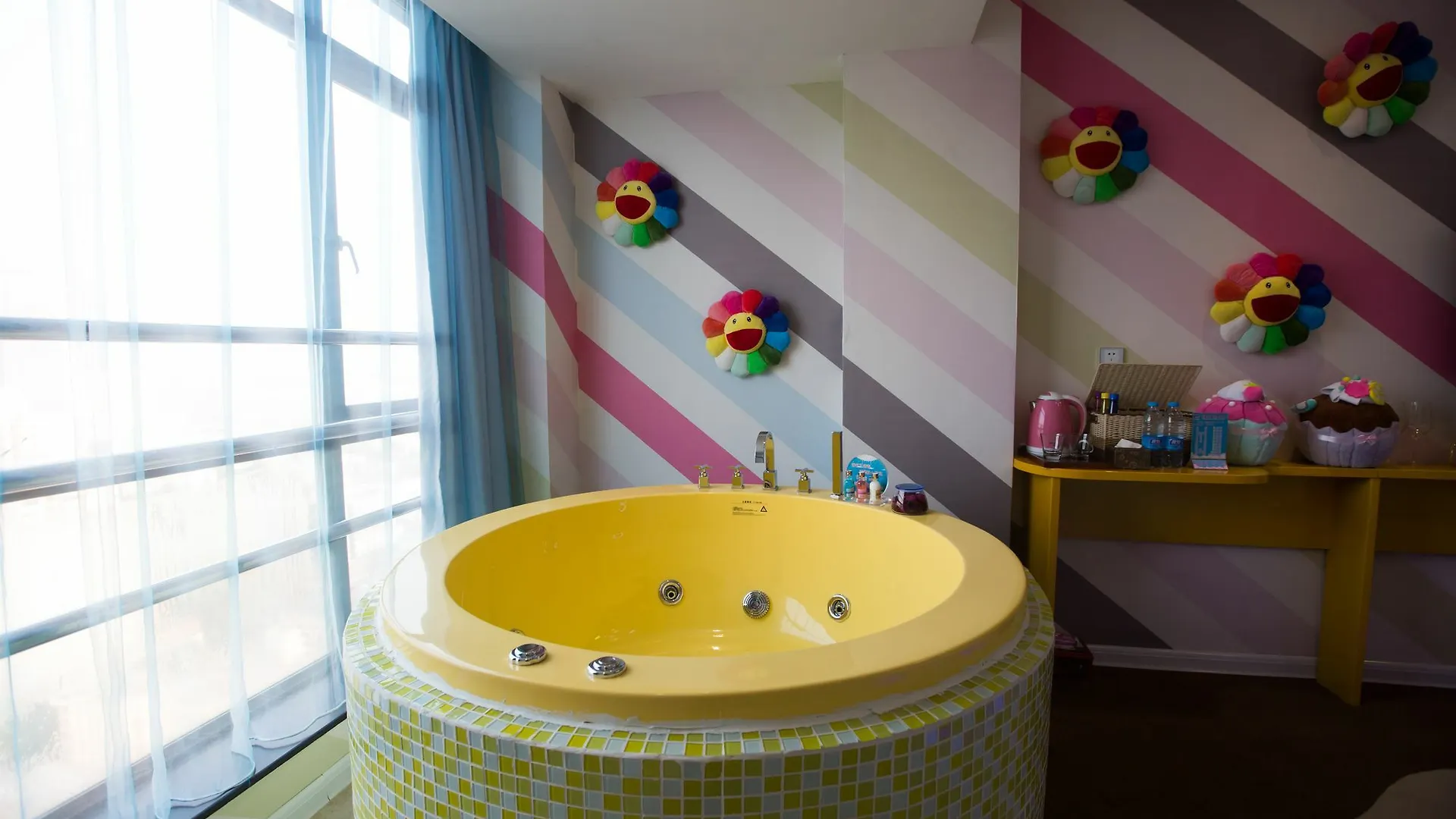 Love Romantic Scene Hotel Luoyang