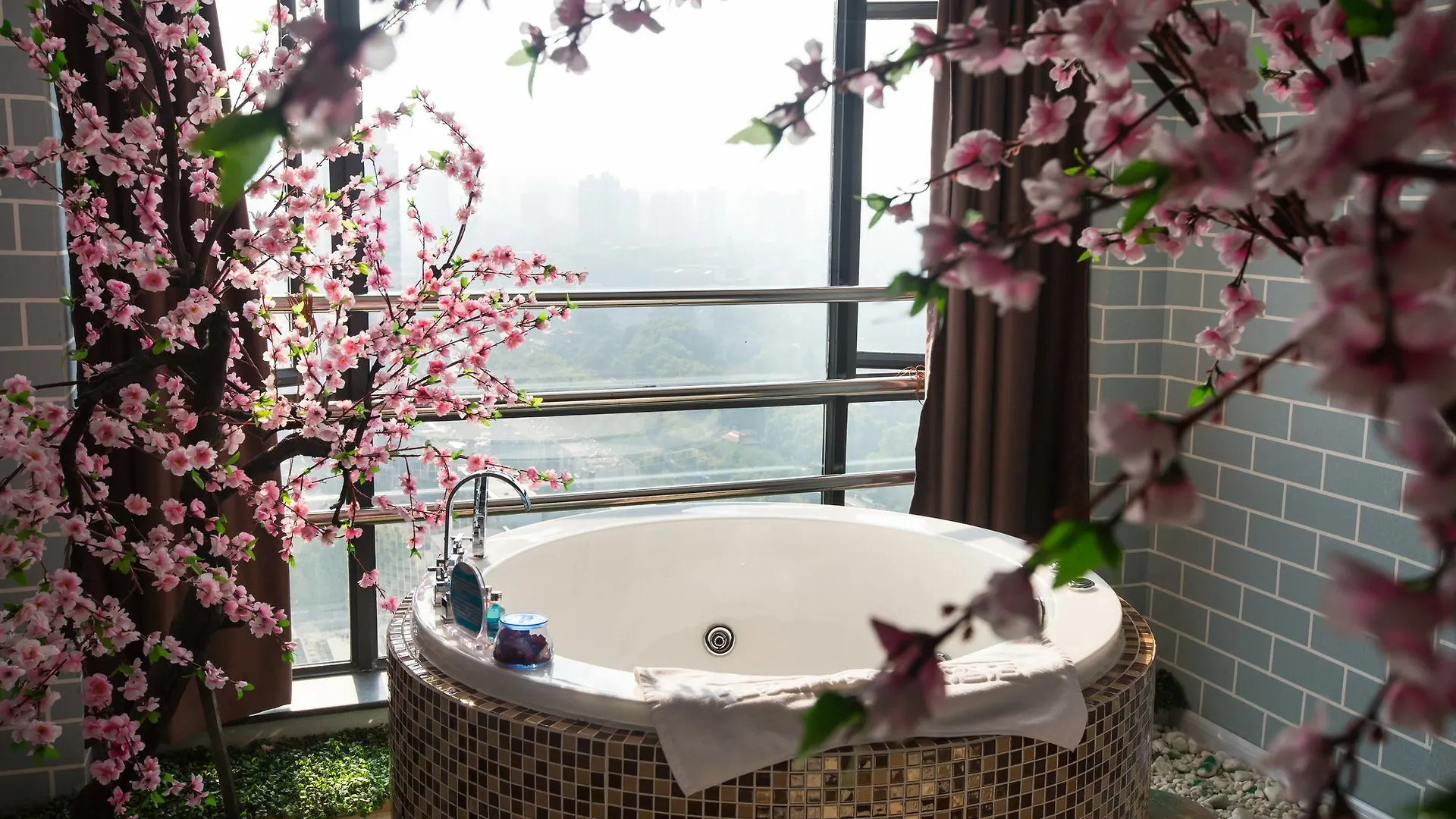 ***  Love Romantic Scene Hotel Luoyang  China