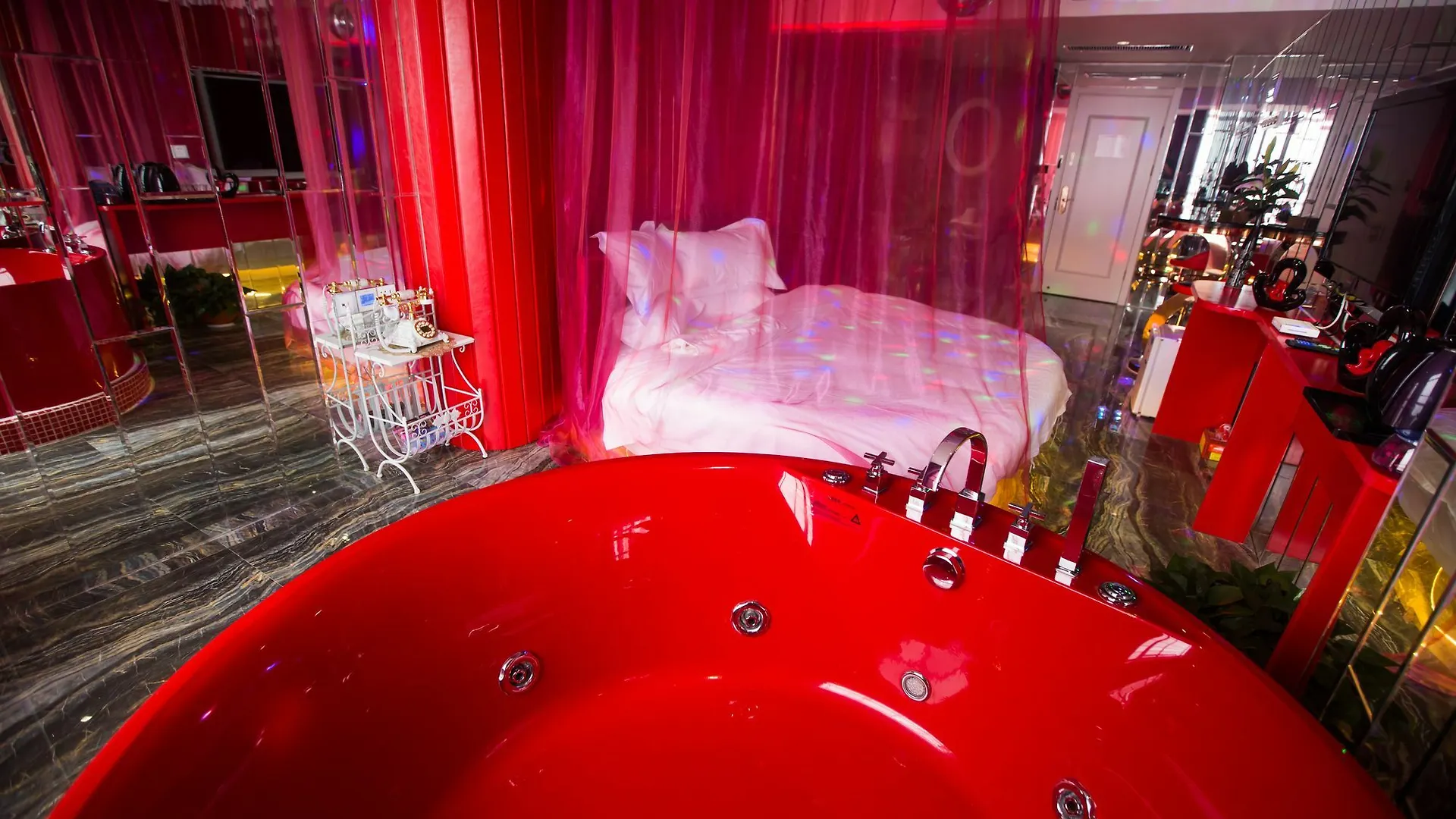 Love Romantic Scene Hotel Luoyang