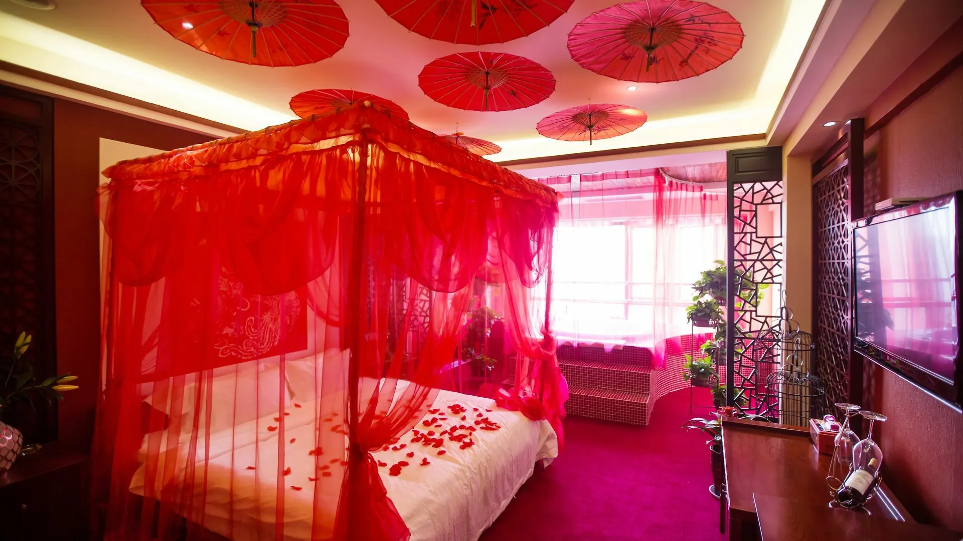 Love Romantic Scene Hotel Luoyang