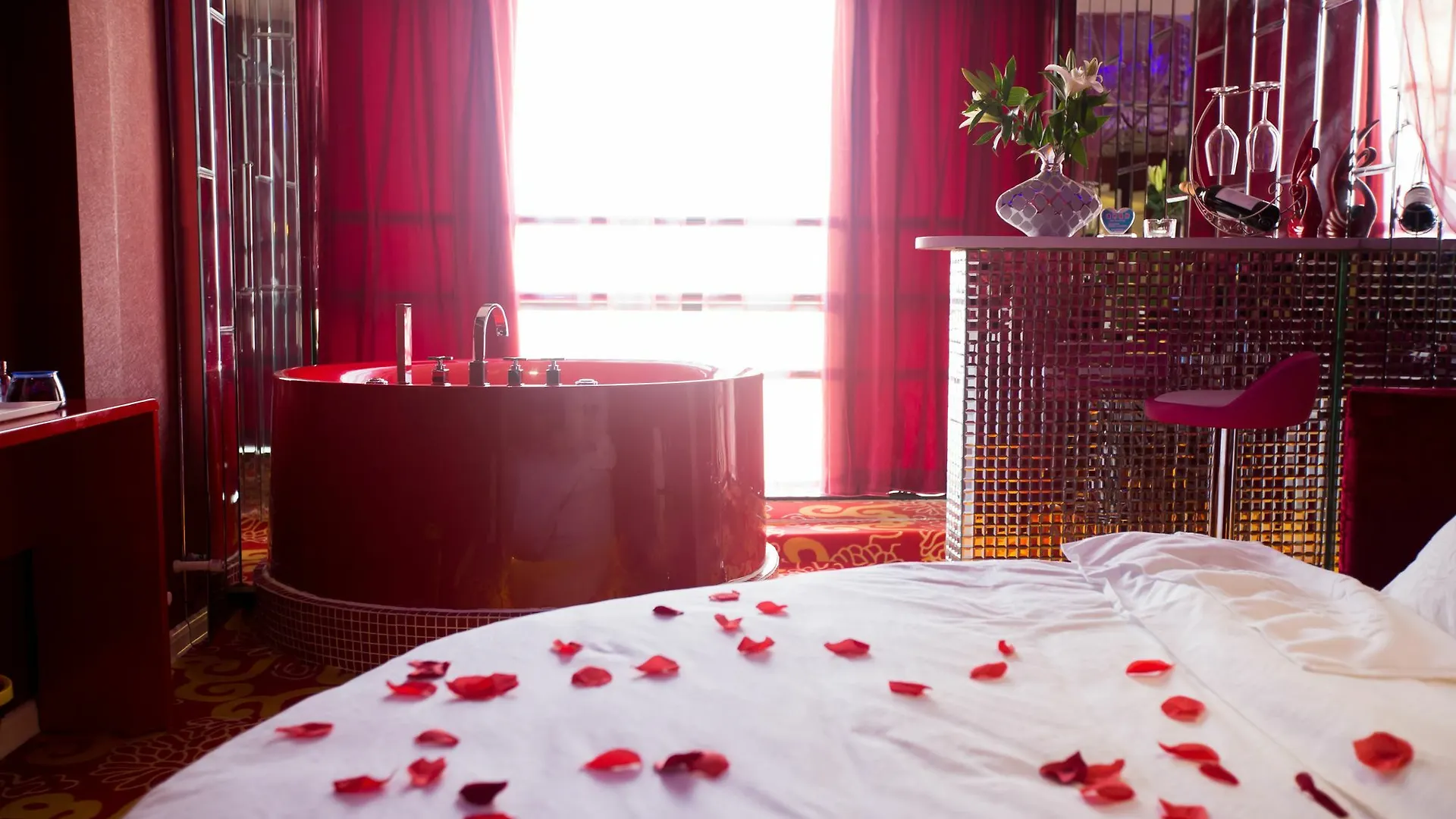 ***  Love Romantic Scene Hotel Luoyang  China