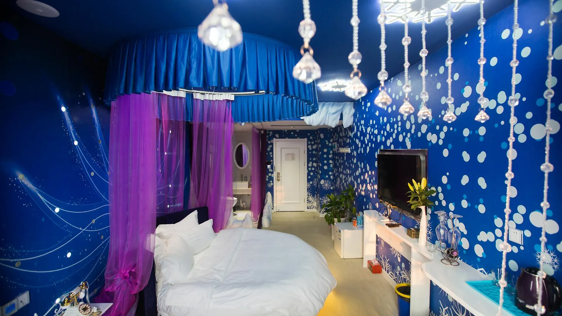 Love Romantic Scene Hotel Luoyang